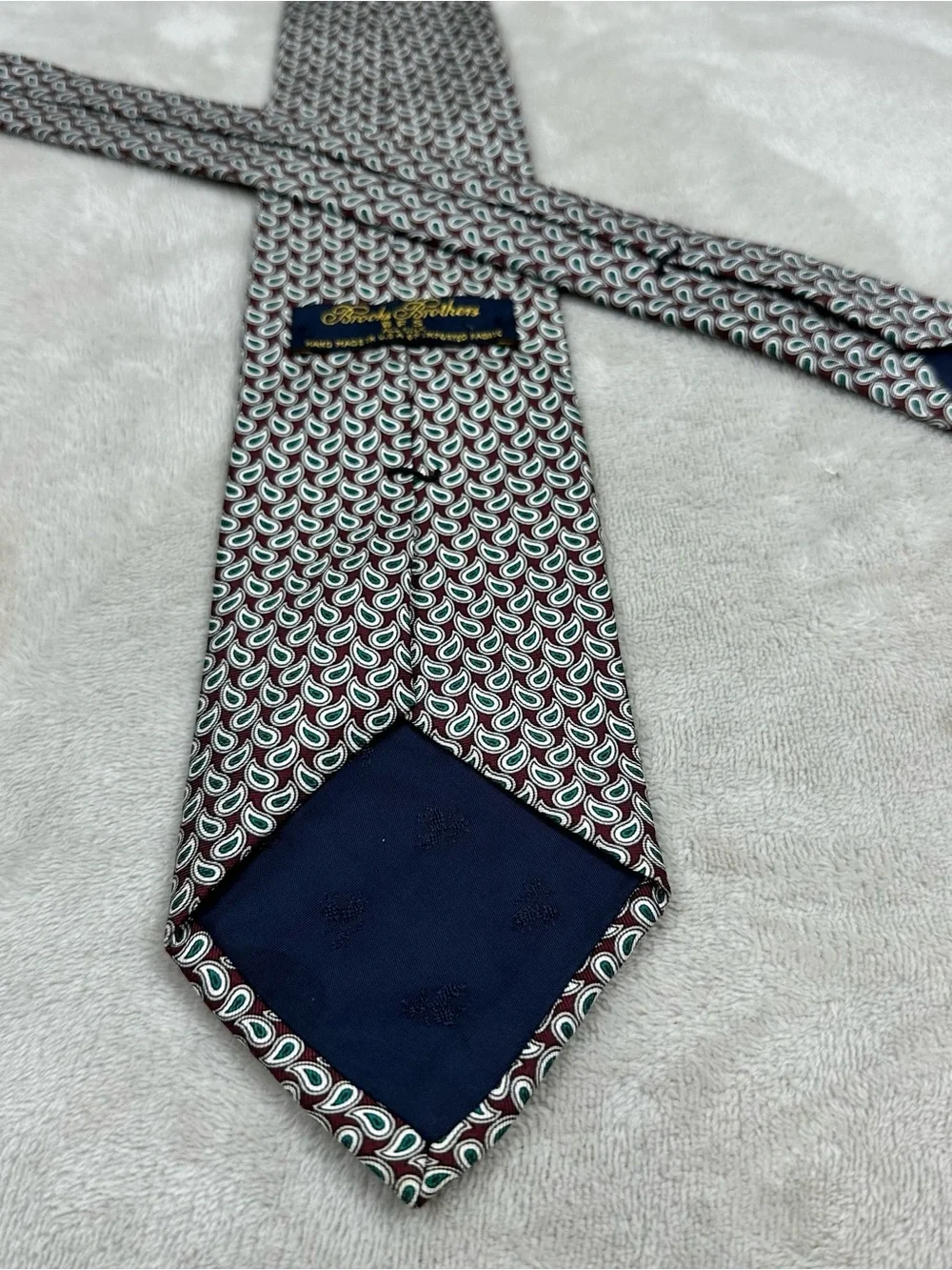 Brooks Brothers All Silk Paisley Tie Burgundy Green Hand Made USA Mens Necktie